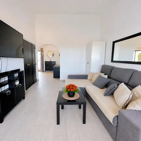 Apartman Homes Lili Seaview With 2 Bedrooms, 4 Terraces, 2 Pools & Parking *