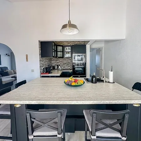 Apartman Homes Lili Seaview With 2 Bedrooms, 4 Terraces, 2 Pools & Parking *
